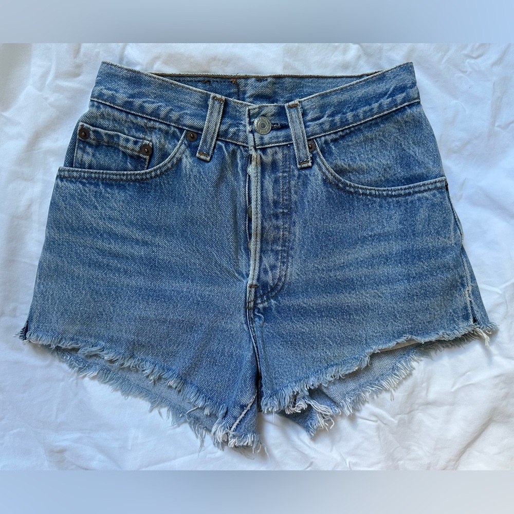 Vintage Levi’s 501 Denim Shorts Size 24